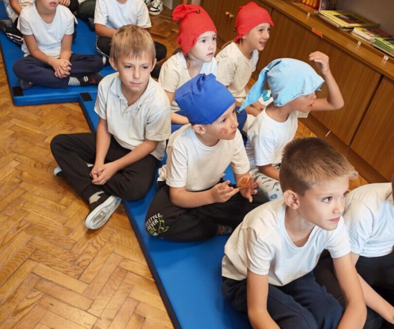 Prvašići u školskoj knjižnici